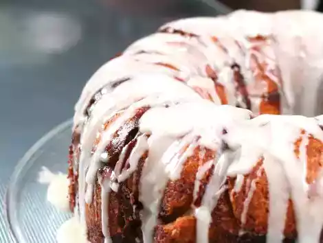 Easy homemade omg cinnamon roll cake recipe
