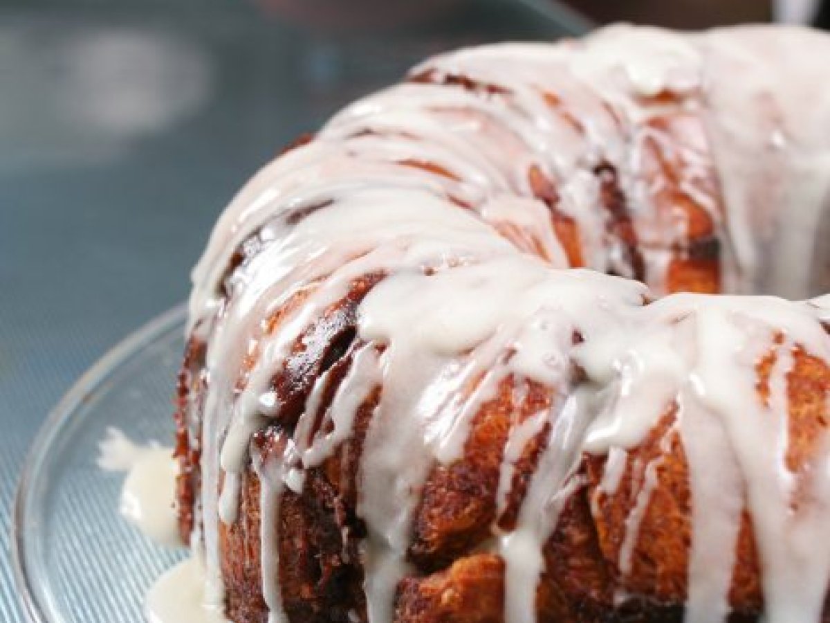 OMG Cinnamon Roll Cake