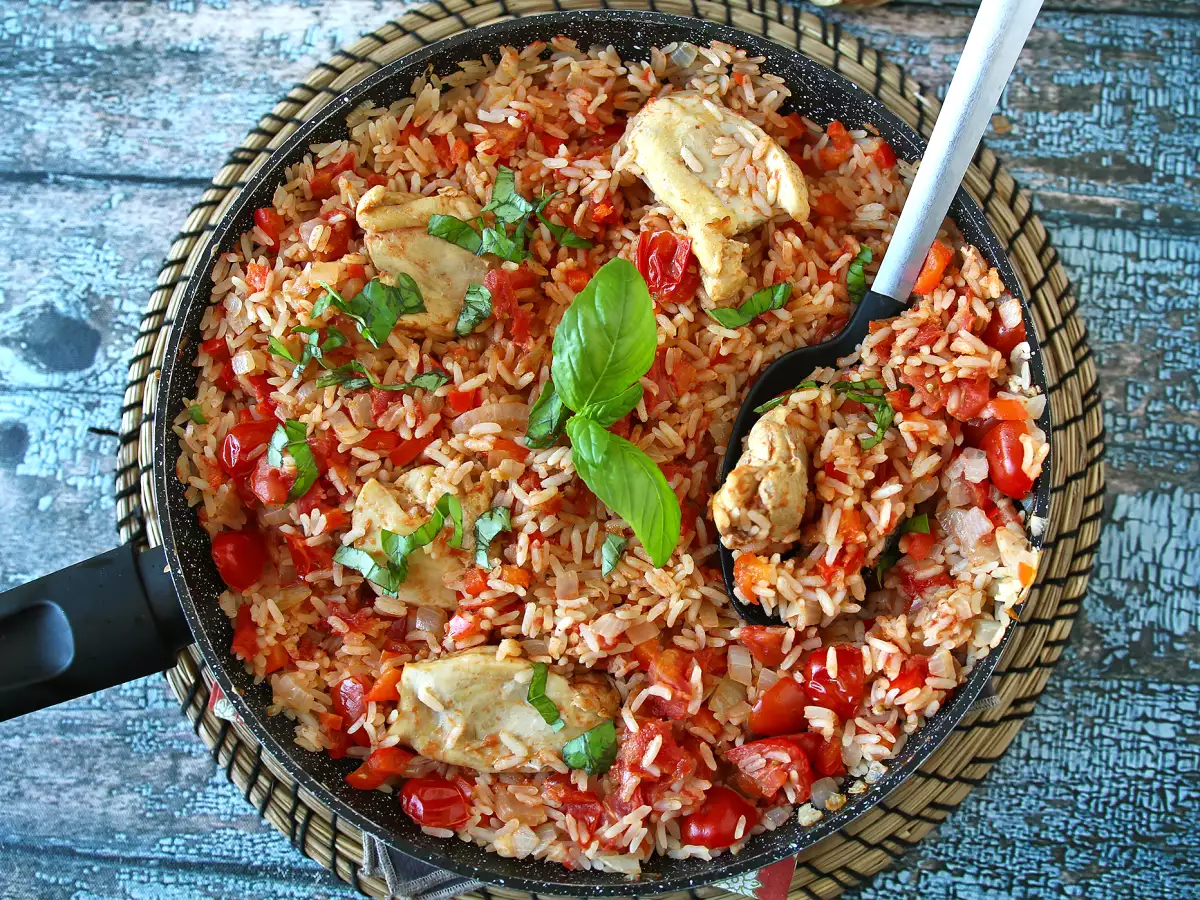 One-pot chicken dish with rice, tomatoes, and bell peppers - photo 5