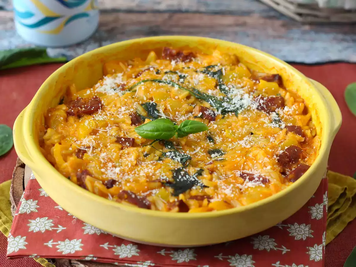 One-pot orzo pasta with bell peppers, chorizo, and spinach - photo 5