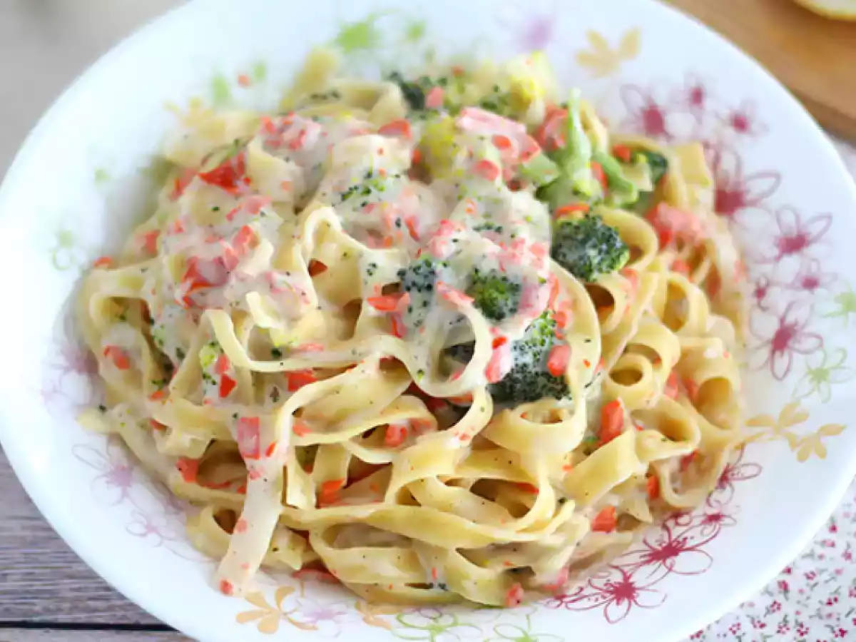 One-pot pasta - tagliatelles with salmon and broccoli - photo 2