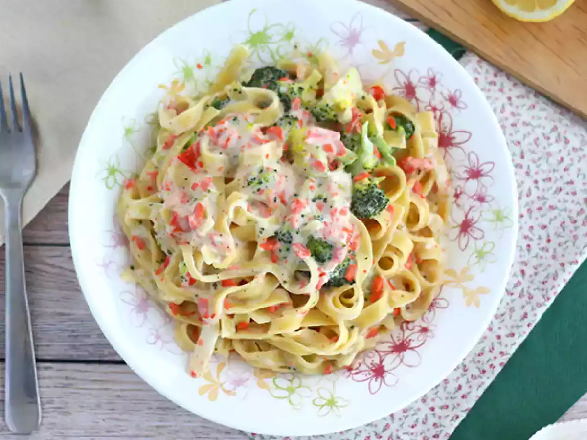 One-pot pasta - tagliatelles with salmon and broccoli - photo 3