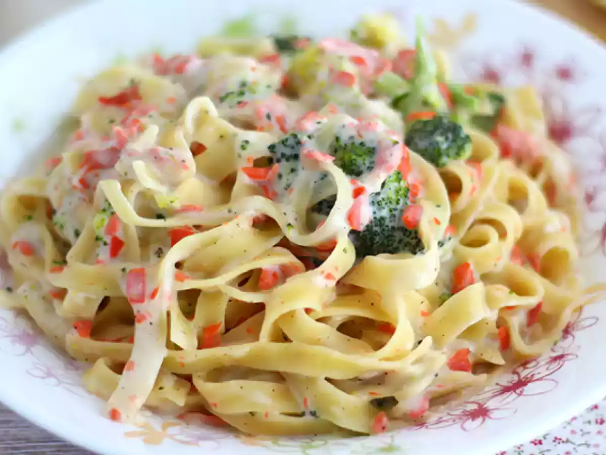 One-pot pasta - tagliatelles with salmon and broccoli - photo 4