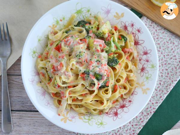 One-pot pasta - tagliatelles with salmon and broccoli - photo 3