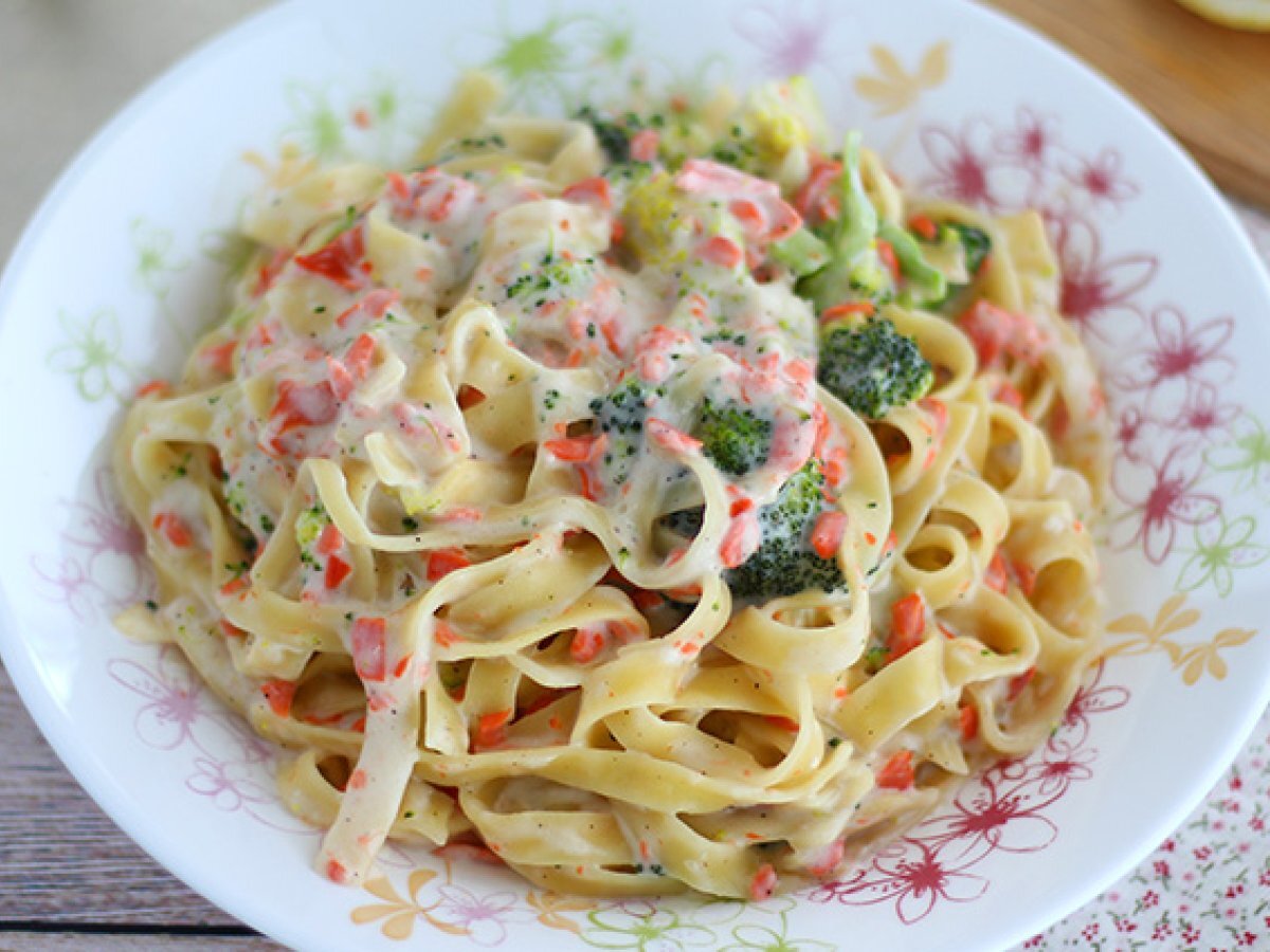 One pot pasta with salmon and broccoli - photo 2