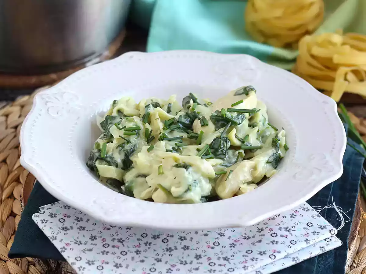 One pot pasta with spinach, goat cheese, and chicken - photo 2