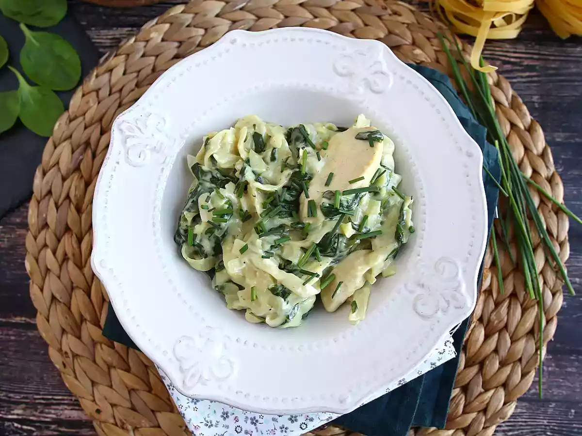 One pot pasta with spinach, goat cheese, and chicken - photo 3