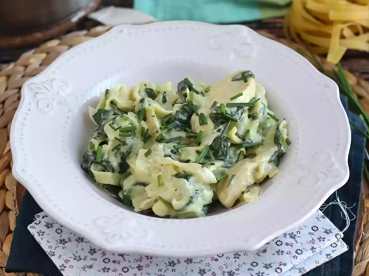 One pot pasta with spinach, goat cheese, and chicken - photo 4