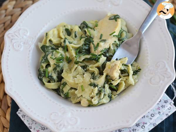 One pot pasta with spinach, goat cheese, and chicken