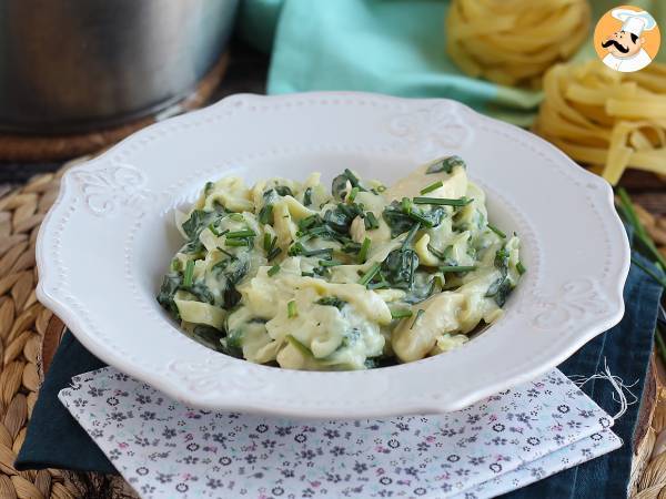 One pot pasta with spinach, goat cheese, and chicken - photo 2