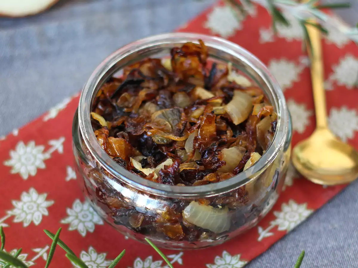 Onion confit: simple, elegant and perfect with meats and cheeses - photo 2