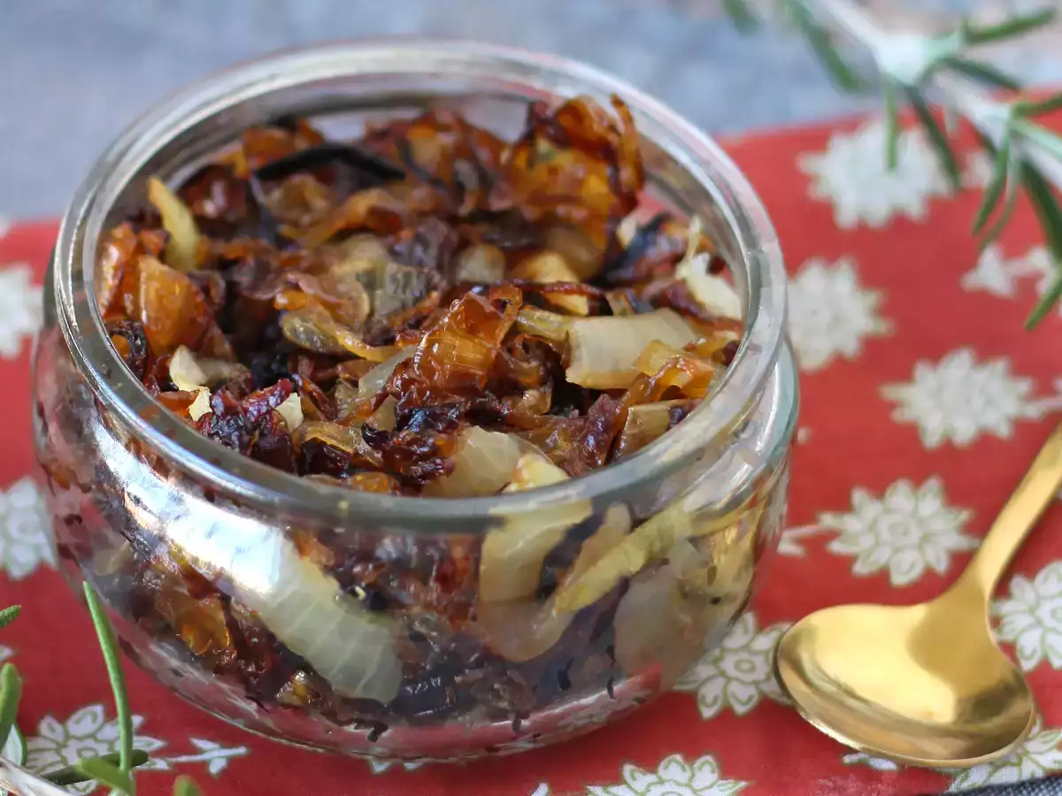 Onion confit: simple, elegant and perfect with meats and cheeses - photo 3
