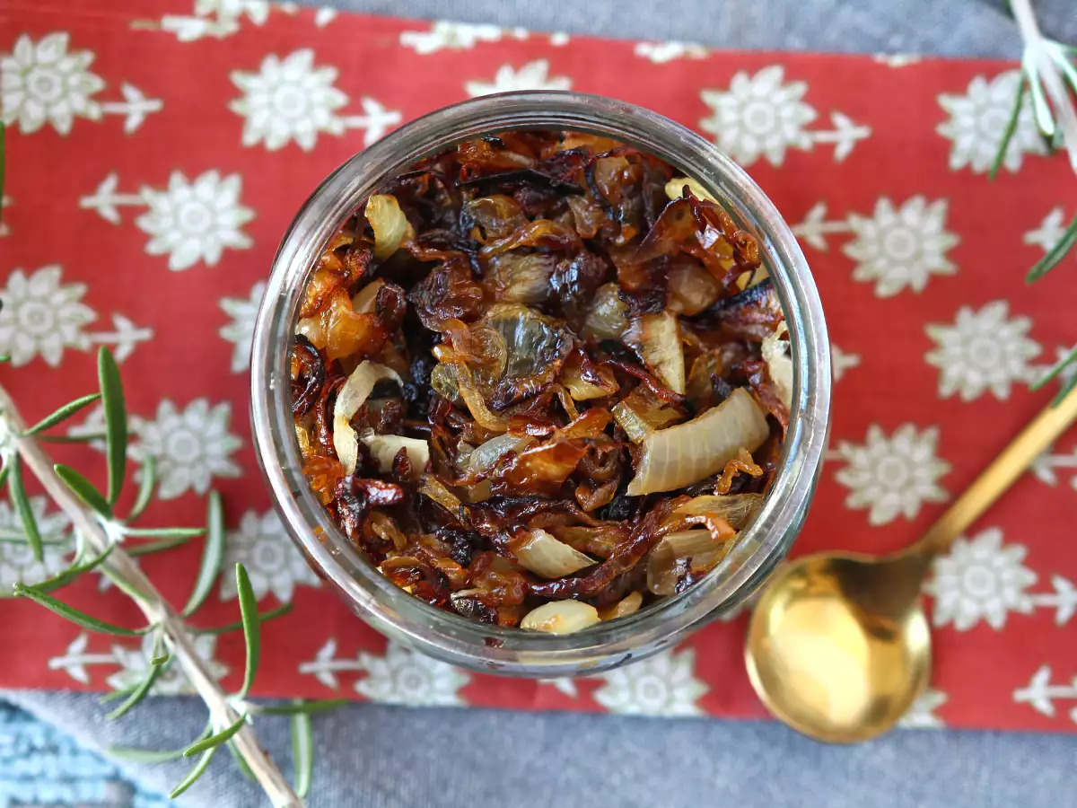 Onion confit: simple, elegant and perfect with meats and cheeses - photo 4