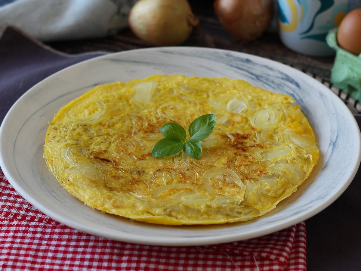 Onion frittata, the perfect omelette for a quick meal!