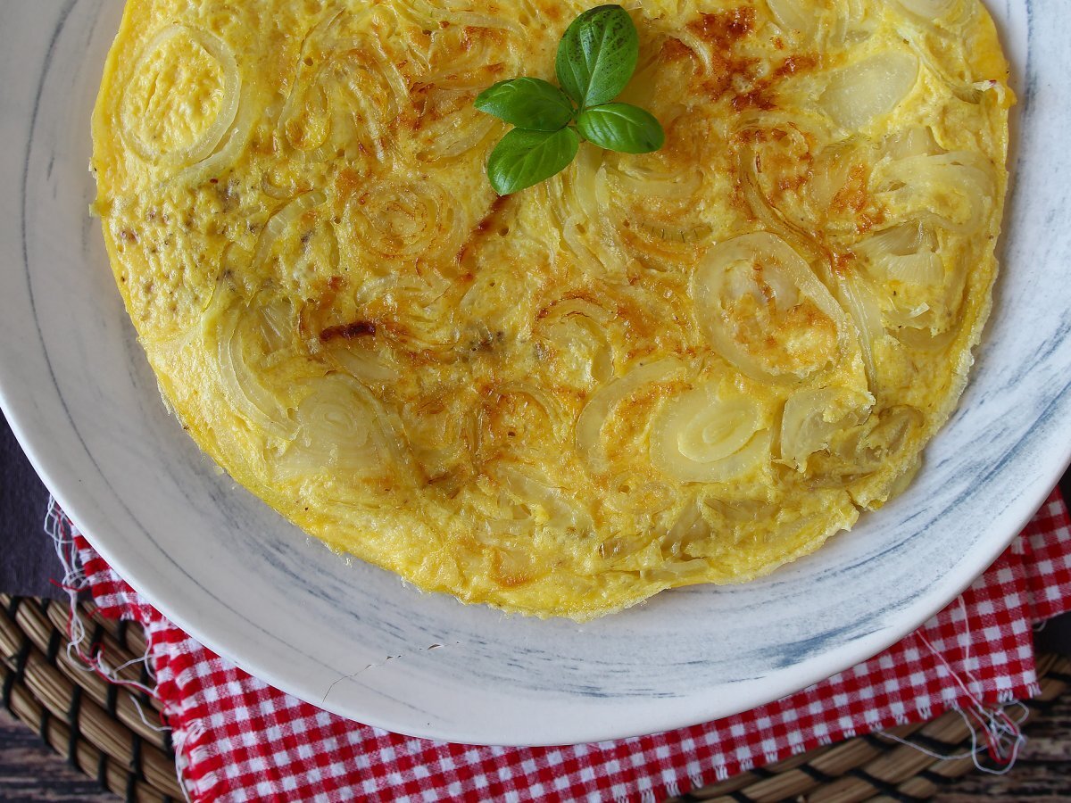 Onion frittata, the perfect omelette for a quick meal! - photo 4