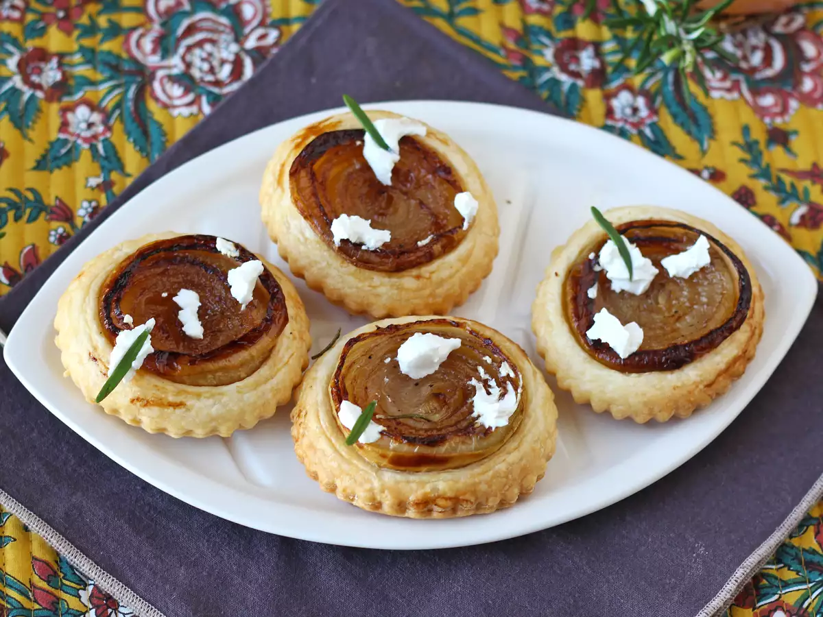 Onion Tatin Tartlets - photo 6