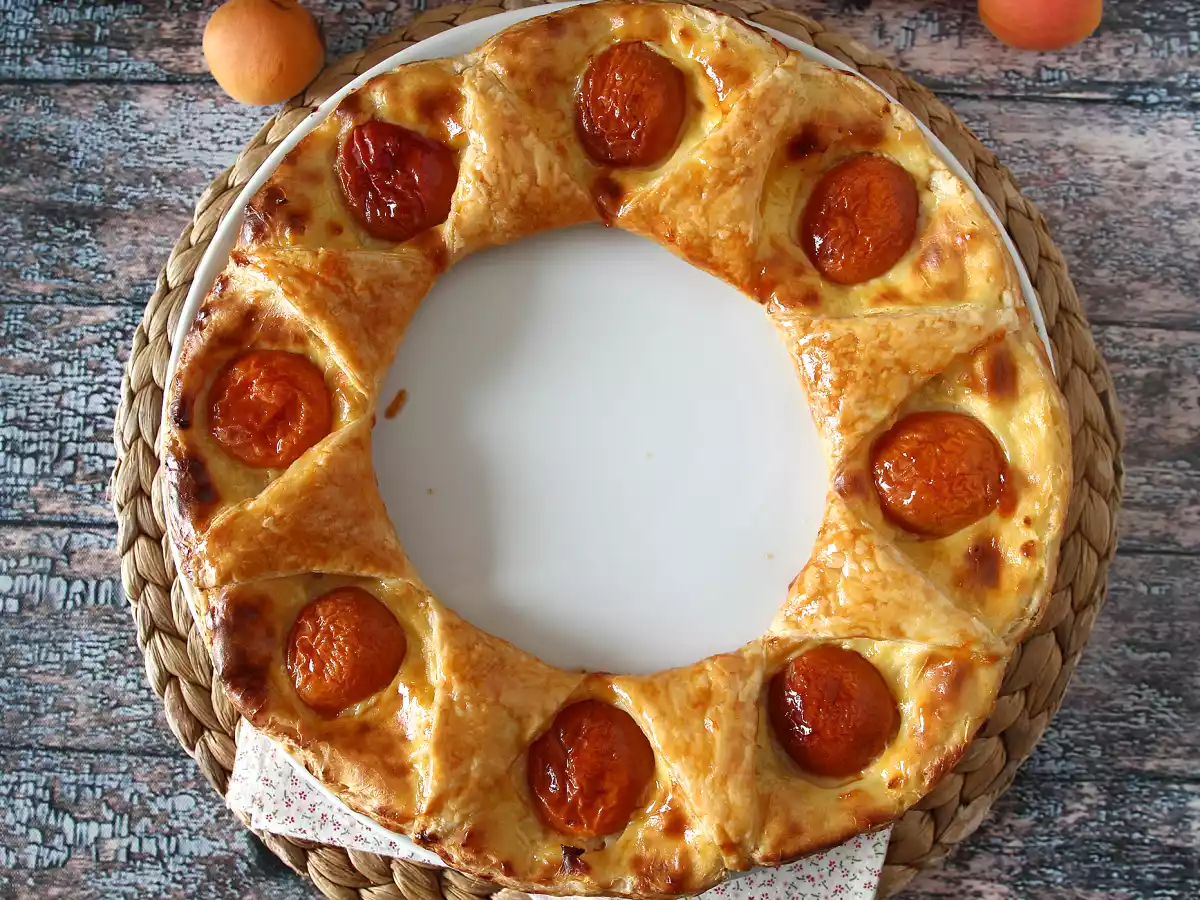 Oranaise pie - puff pastry, pastry cream and apricots - photo 5