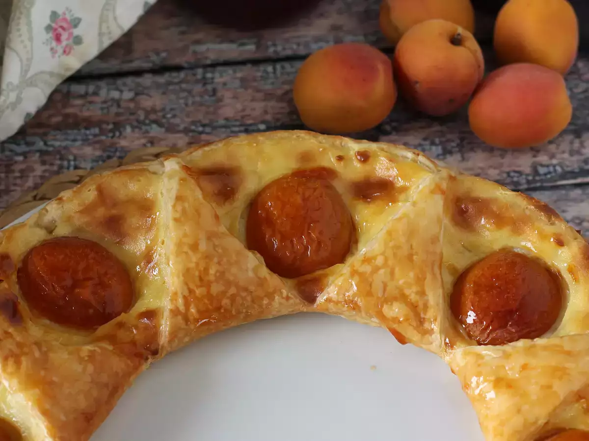 Oranaise tart – puff pastry, pastry cream and apricots - photo 3