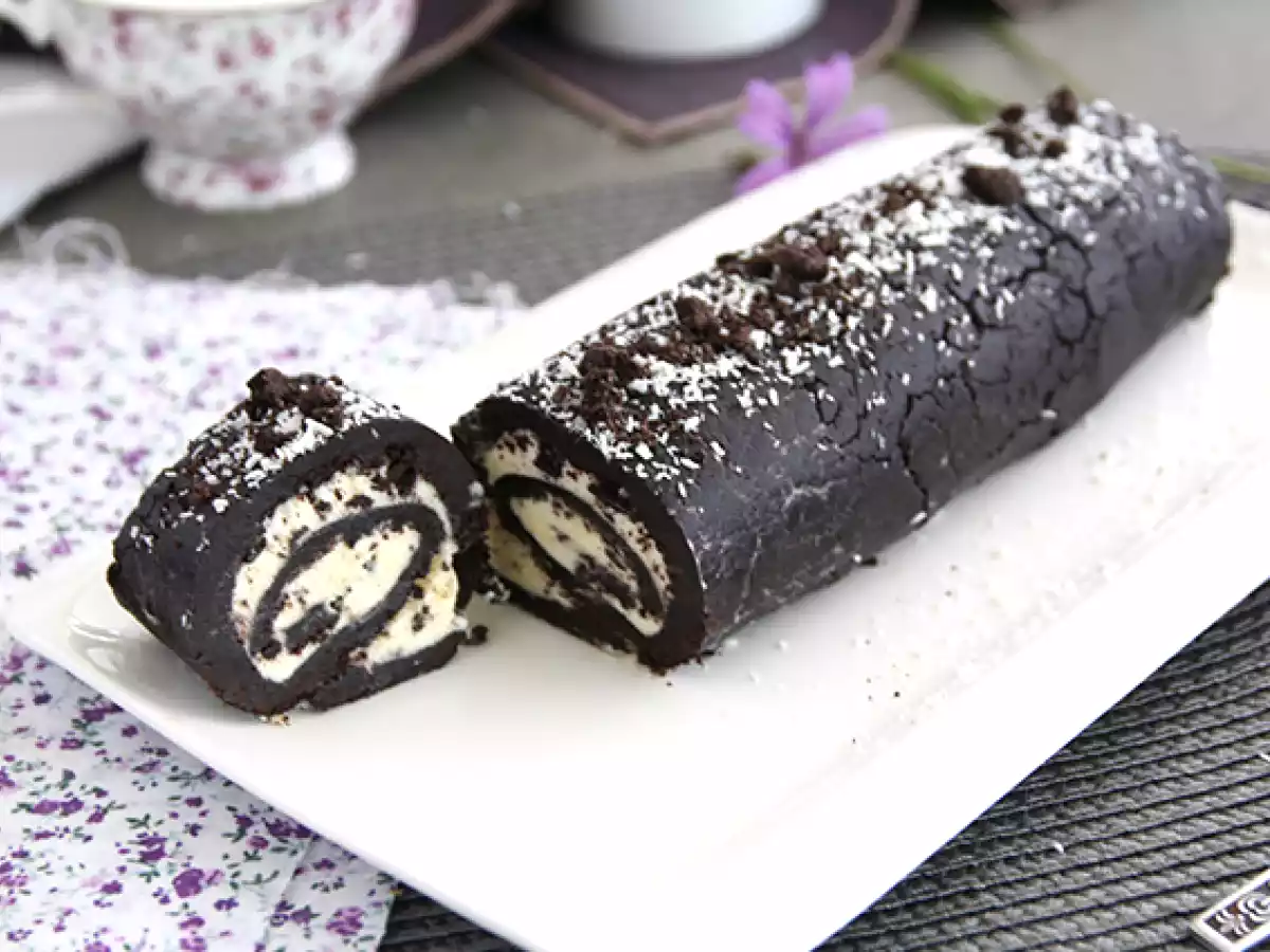 Oreo roll cake
