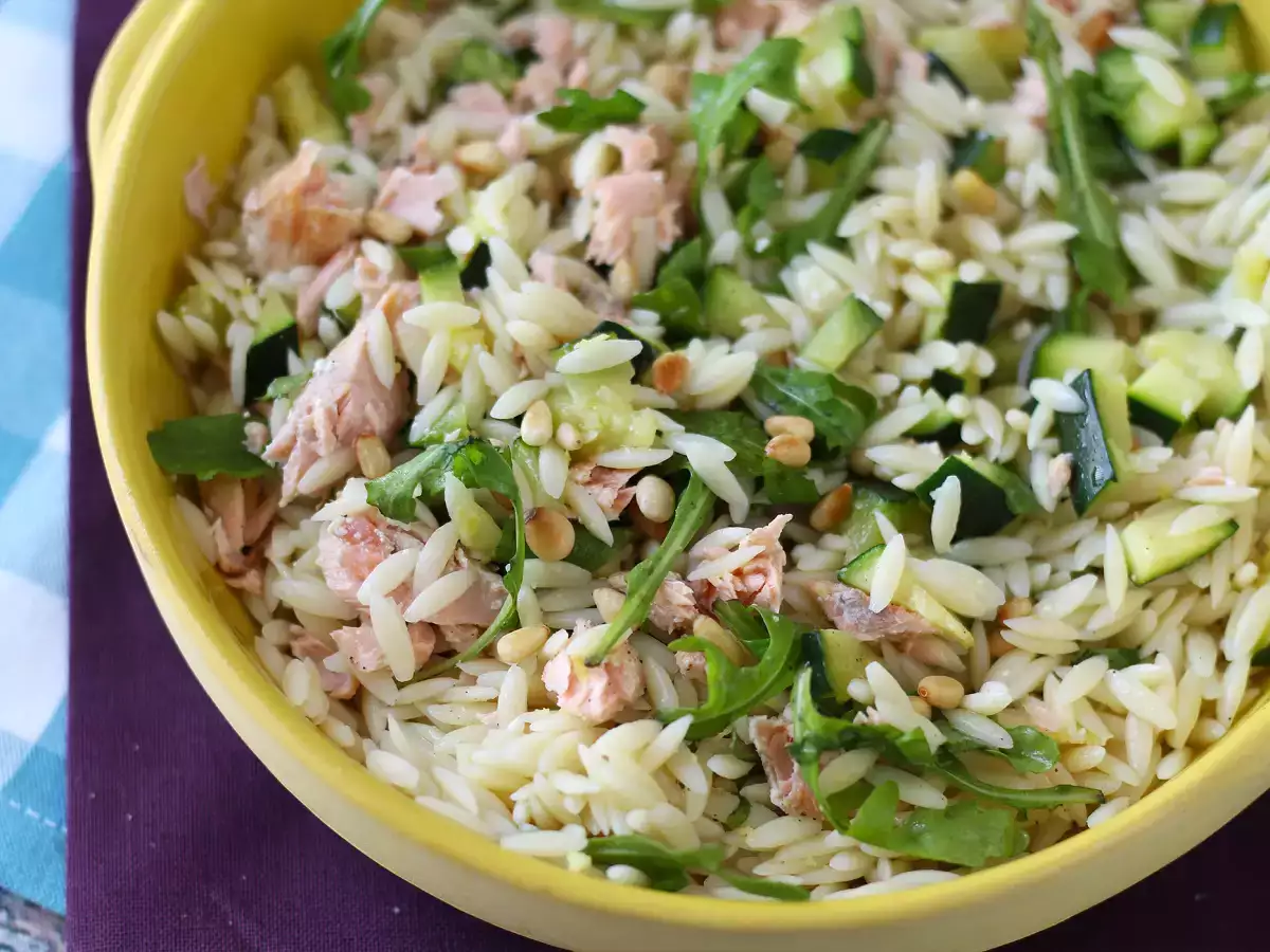 Orzo pasta salad with salmon and zucchini - photo 2