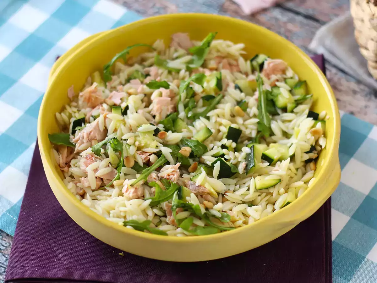 Orzo pasta salad with salmon and zucchini - photo 3