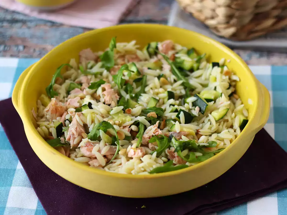 Orzo pasta salad with salmon and zucchini - photo 5