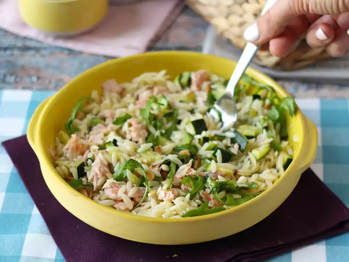 Orzo pasta salad with salmon and zucchini - photo 7