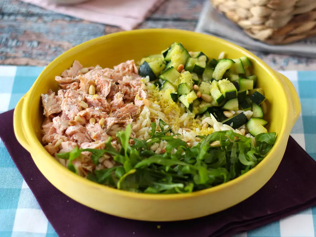 Orzo pasta salad with salmon and zucchini - photo 9