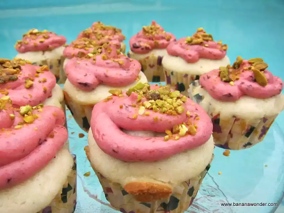 Ouzo Cupcakes with Vissino Cream Cheese Frosting