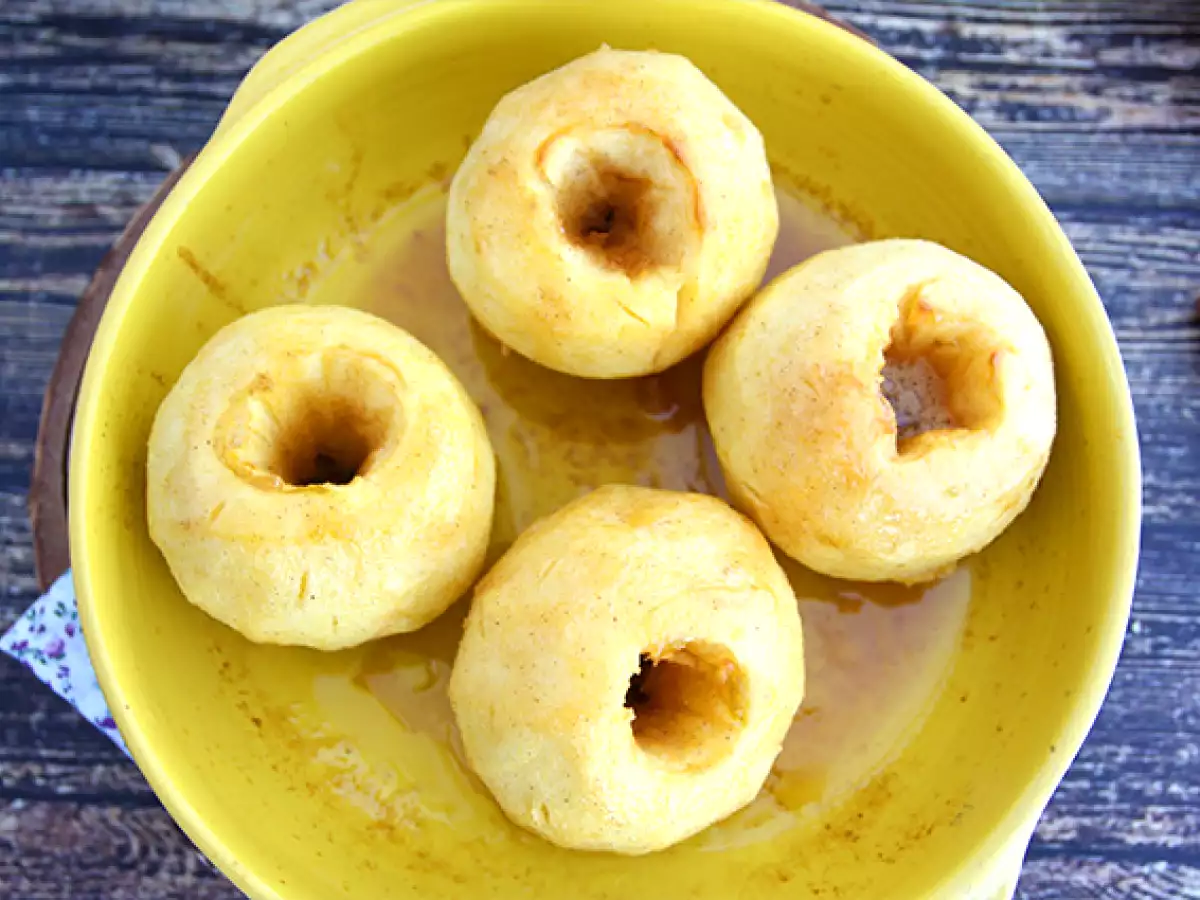 Oven-baked apples with cinnamon - photo 3