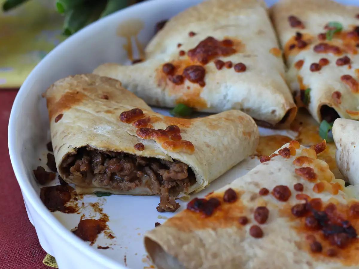 Oven-baked quesadilla-style tortillas filled with spicy beef - photo 3