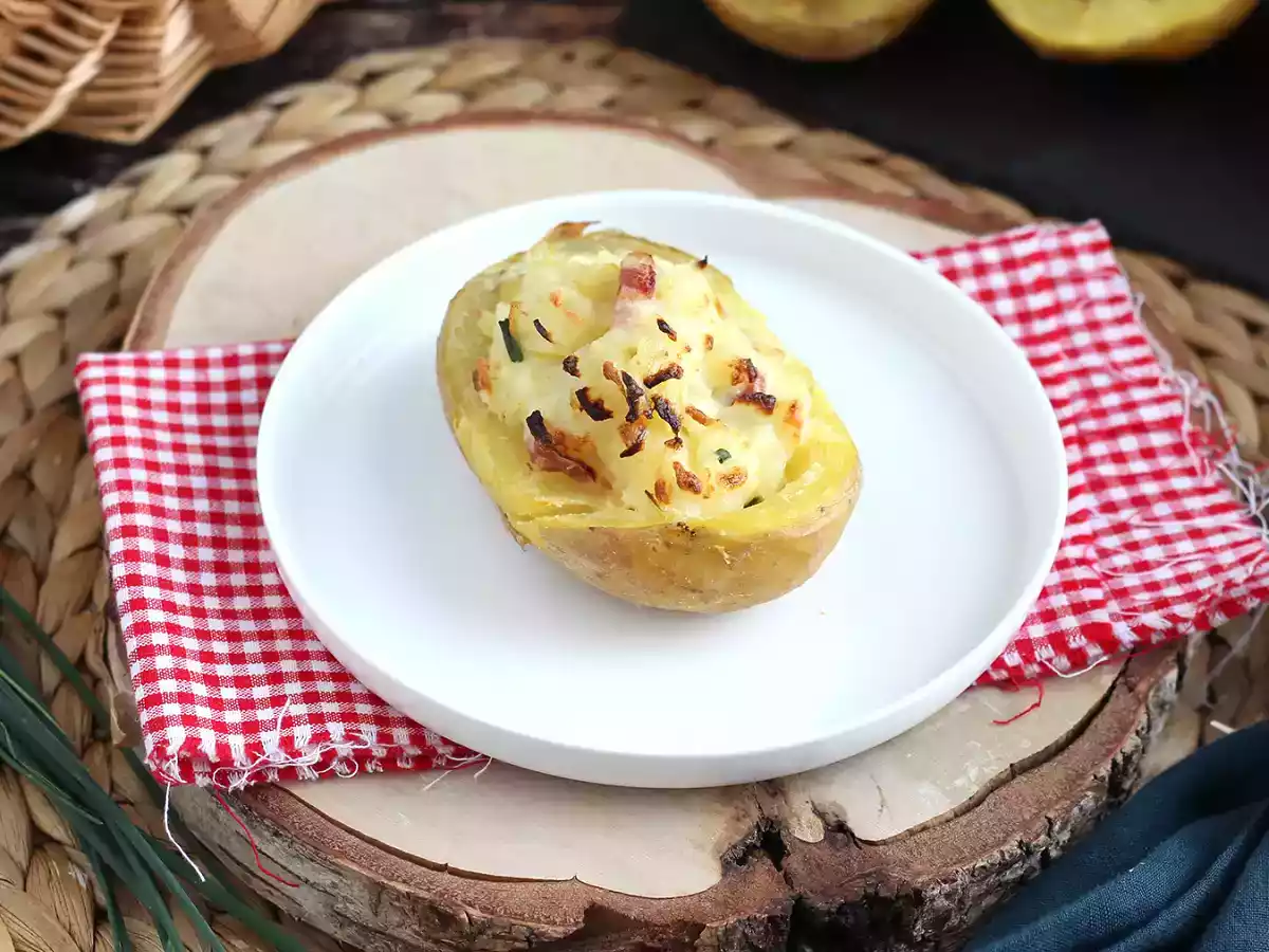 Oven-baked stuffed potatoes with bacon and cheese - photo 6