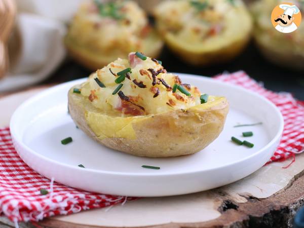 Oven-baked stuffed potatoes with bacon and cheese - photo 3