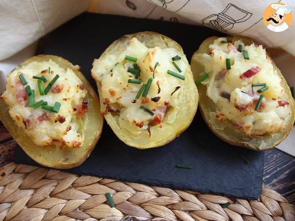 Oven-baked stuffed potatoes with bacon and cheese - photo 5