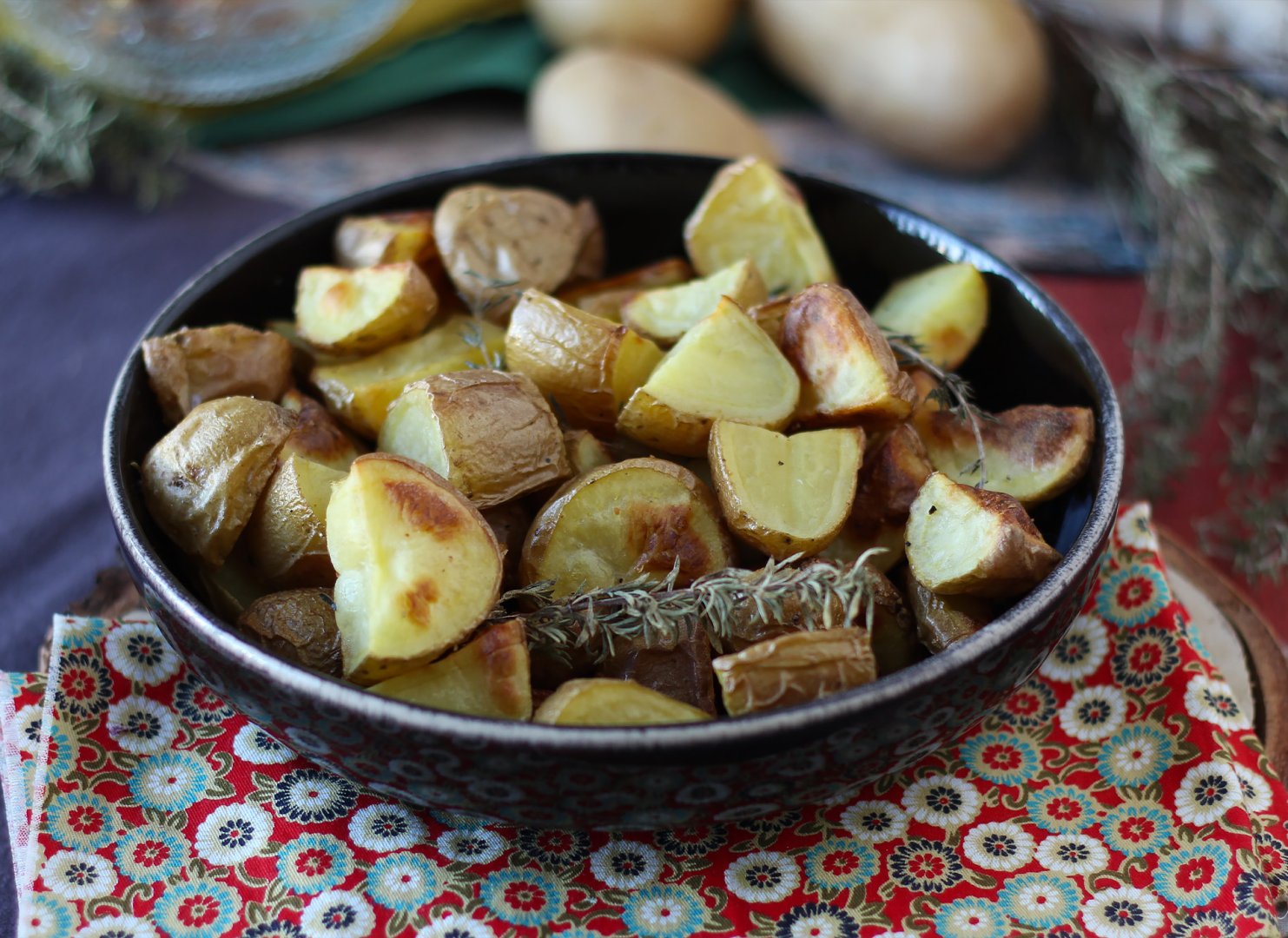 Oven roasted potatoes, the classic recipe - Recipe Petitchef