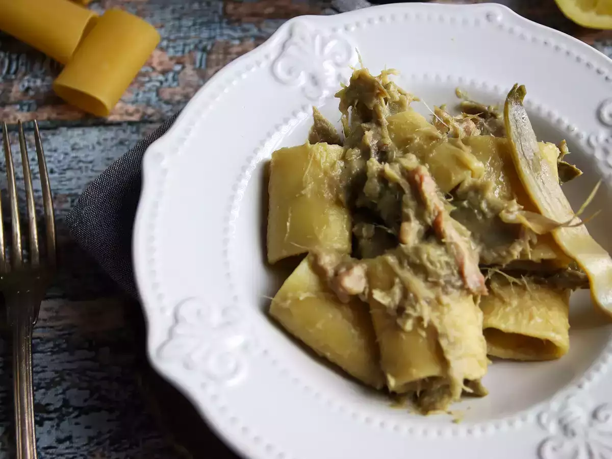 Paccheri pasta with artichokes and bacon - photo 2