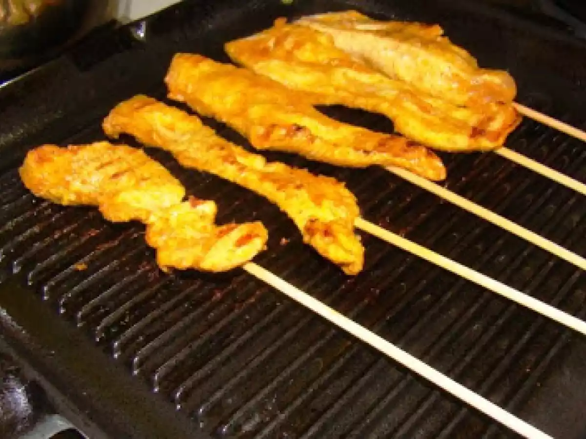 Pad Thai Rice Noodles and Chicken Satay with Spicy Peanut Butter Sauce - photo 4