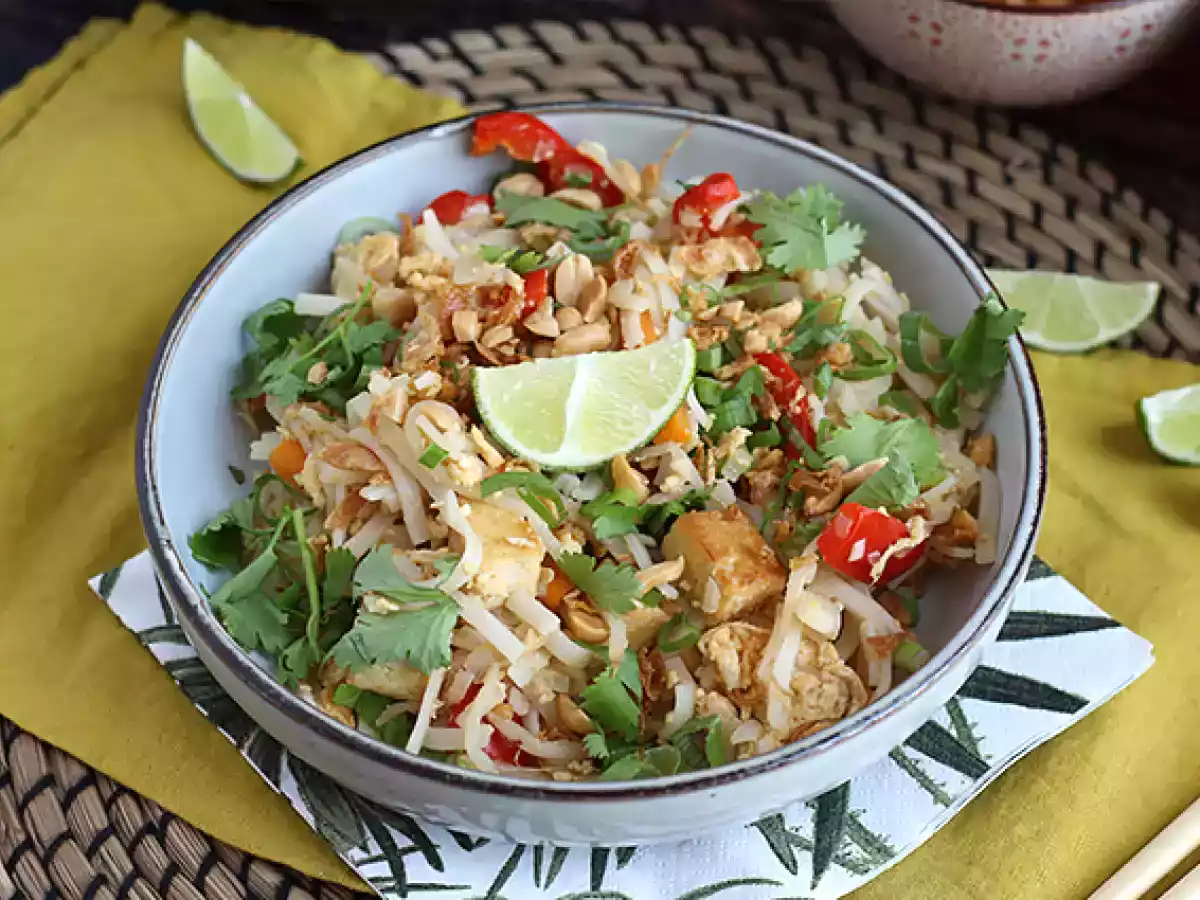 Pad thai with tofu