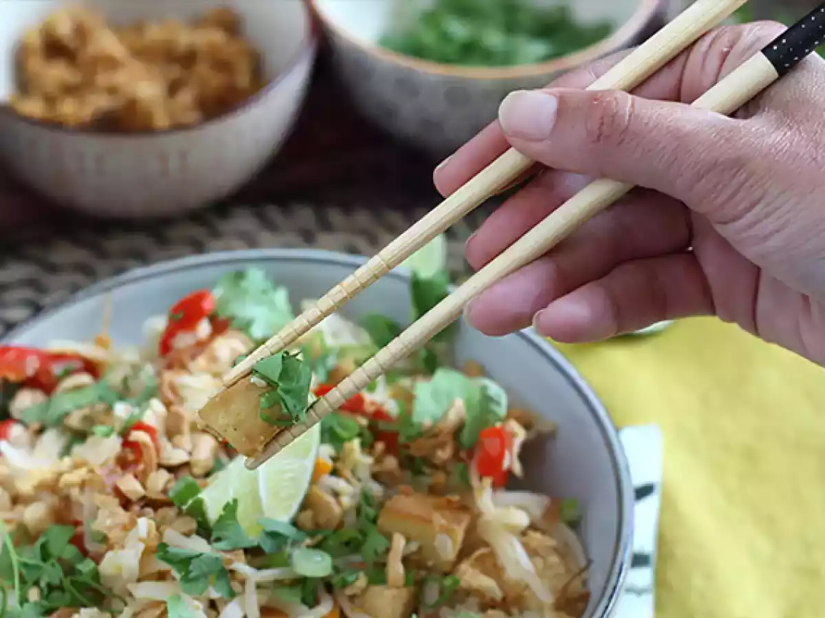 Pad thai with tofu - photo 4