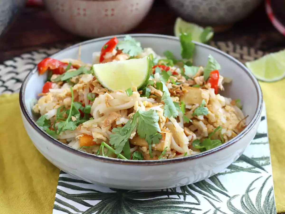 Pad thai with tofu - photo 5