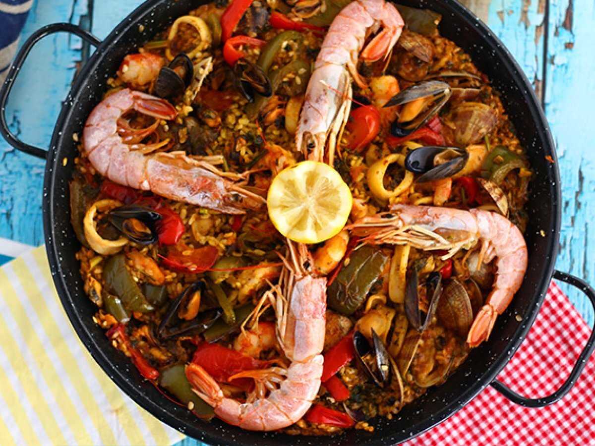 Paella with seafood - photo 2