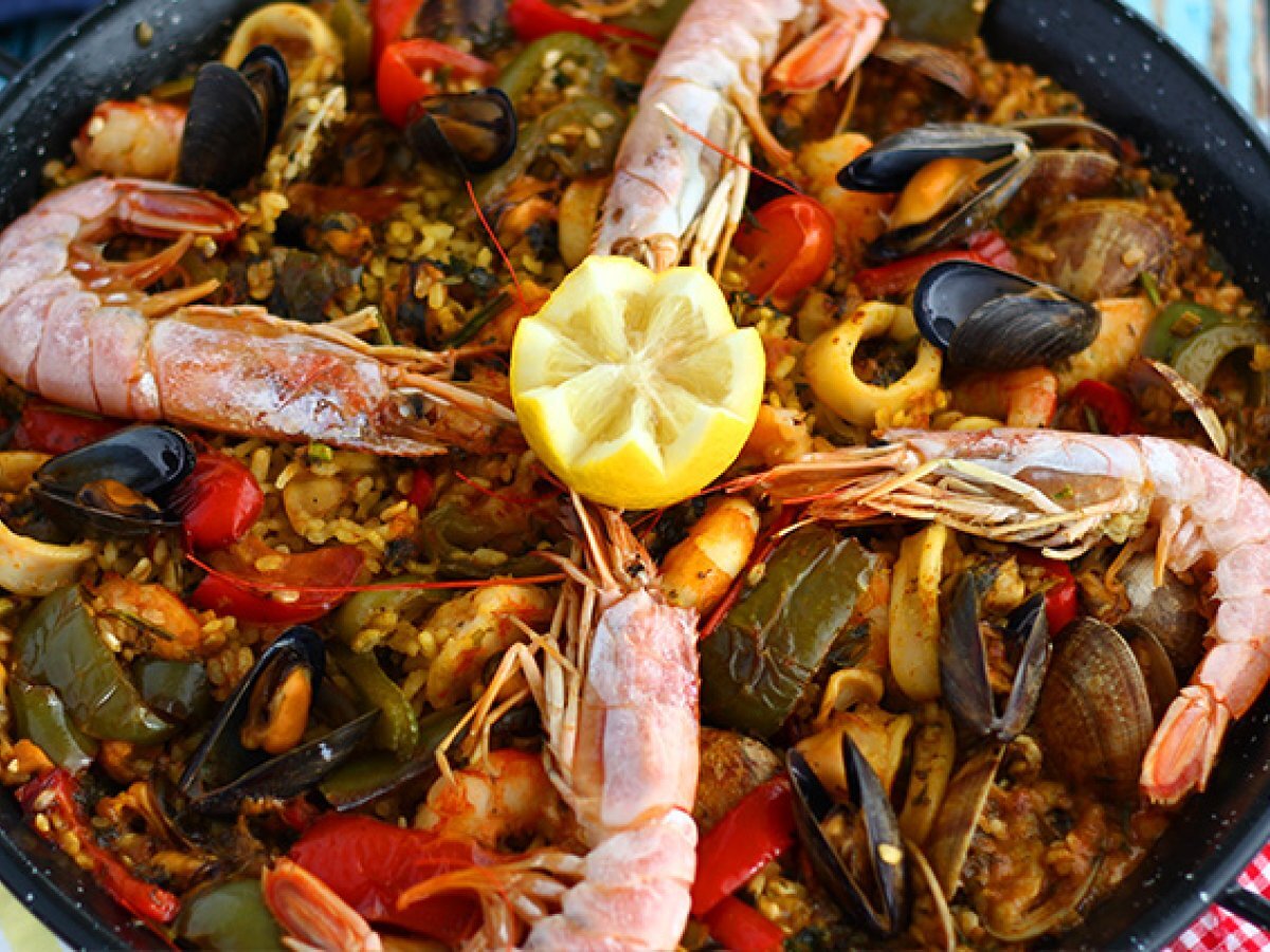 Paella with seafood - photo 3