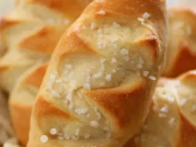 Pain au lait: Delicious mini milk bread!