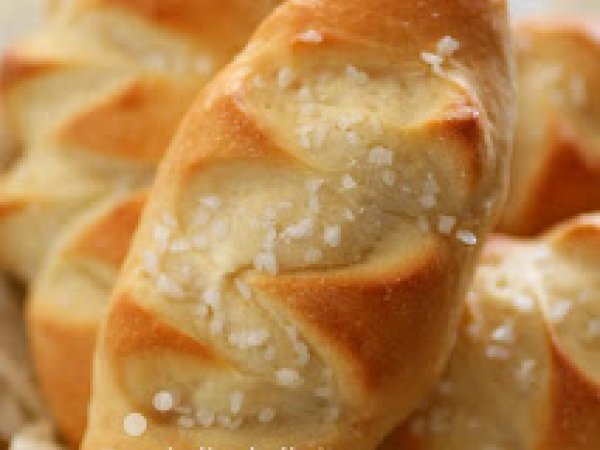 Pain au lait: Delicious mini milk bread!