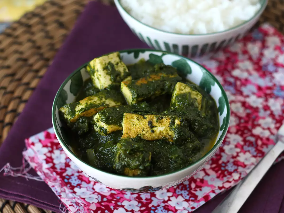 Palak tofu: Indian curry with spinach and tofu - photo 3