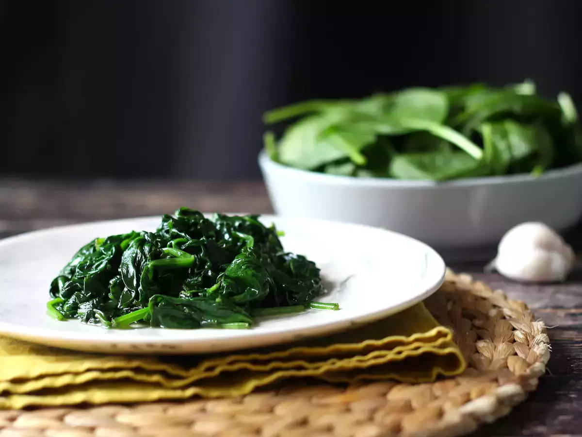 Pan-fried spinach, the tasty and easy-to-prepare side dish - photo 4