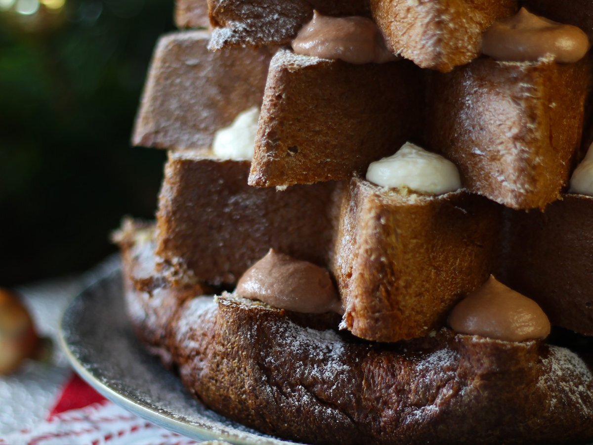 Pandoro brioche filled with Nutella cream and vanilla cream in the shape of a Christmas tree - photo 6