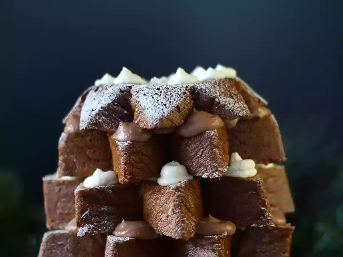Pandoro brioche filled with nutella cream and vanilla cream in the shape of a christmas tree - photo 7