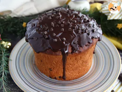 Panettone with chocolate chips (Chocottone)