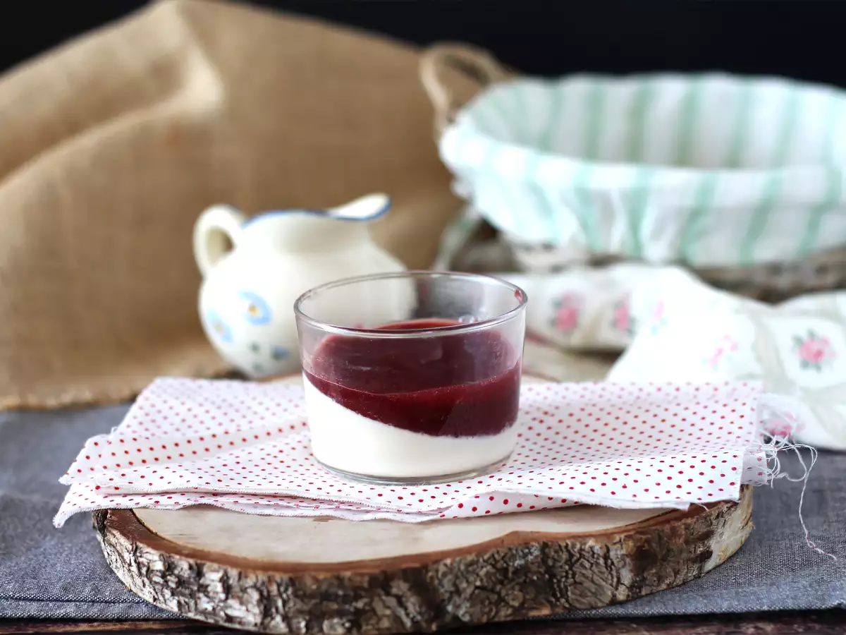 Panna cotta with mixed berry coulis